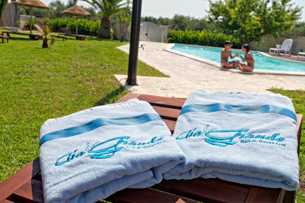 Aia Grande Bed and Breakfast Uggiano La Chiesa Rum bild